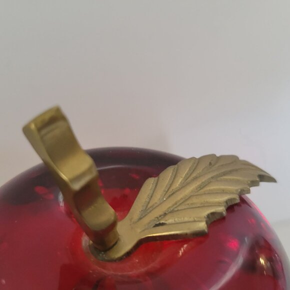 Dynasty Heirloom Red Glass Apple Paperweight With Brass Stem & Leaf - Picture 3 of 6